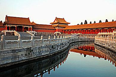 DICE颁奖典礼主持人现场破口大骂动视暴雪CEO